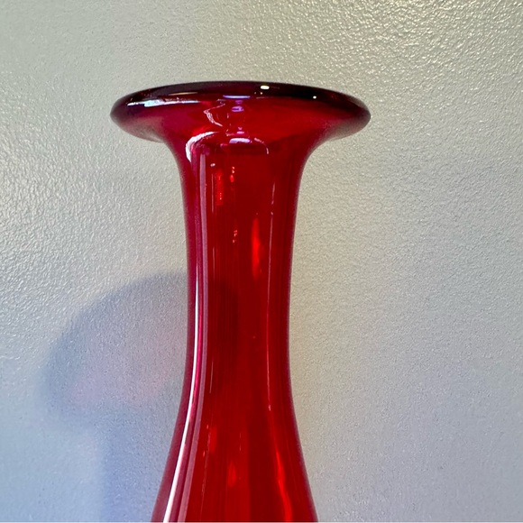 Tall art red glass curvy bottle. Approx. 19”H. Beautiful Czechoslovakian glass - Picture 3 of 13